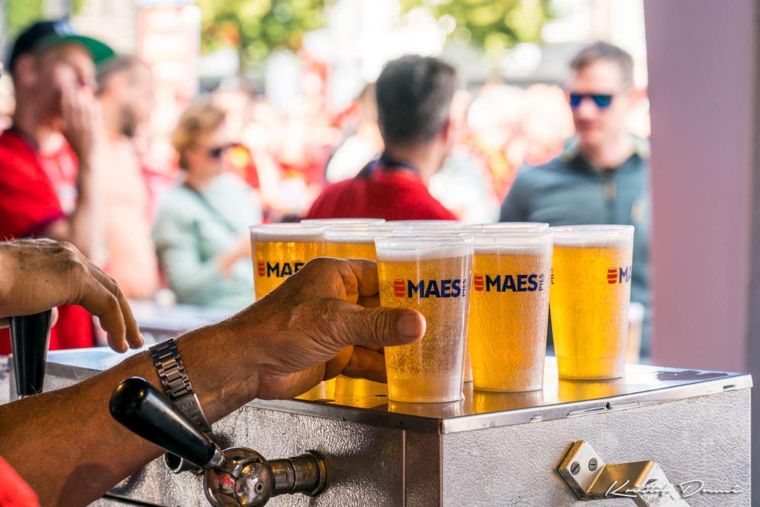 Bier tapt op Duivels Geel